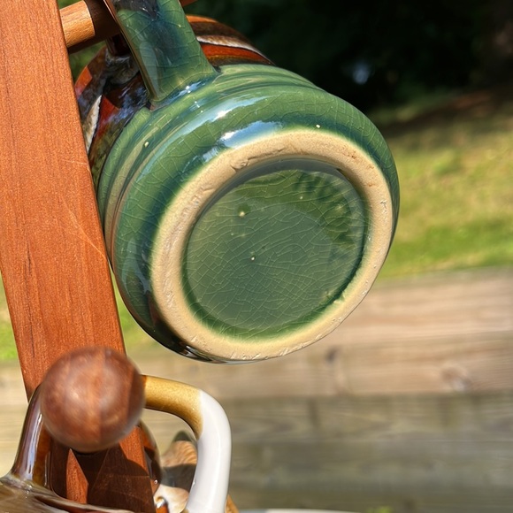 Four (4) Taiwan made Pottery Mugs & Goodwood Teak Coffee Mug Stand w/ 4 Pegs - Picture 5 of 8